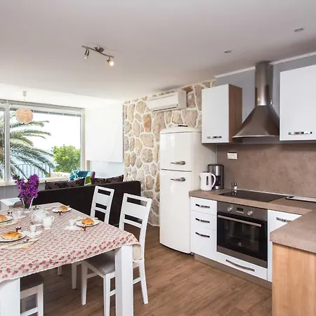 Apartment Mirjana - One Bedroom With Terrace And Sea View Palma Mlini