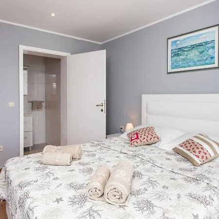Mirjana - One Bedroom With Terrace And Sea View Palma *