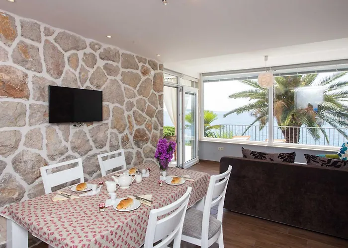 Apartment Mirjana - One Bedroom With Terrace And Sea View Palma
